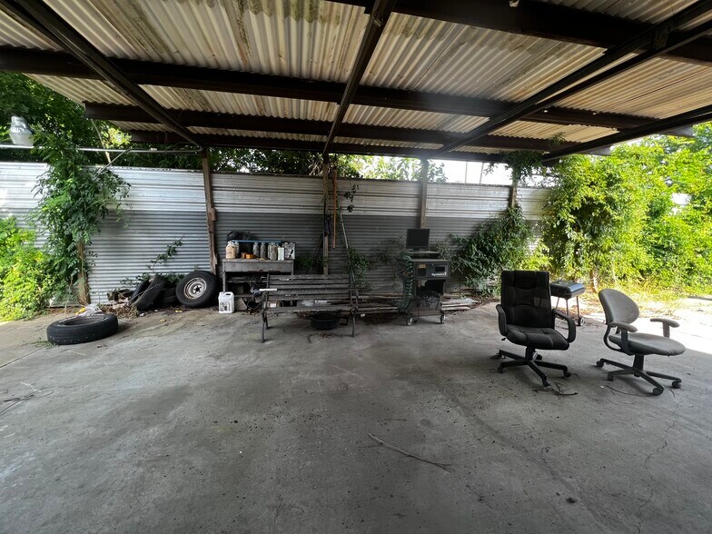 More Photos Of 1200 E Mulberry St, Angleton Auto Repair For Sale