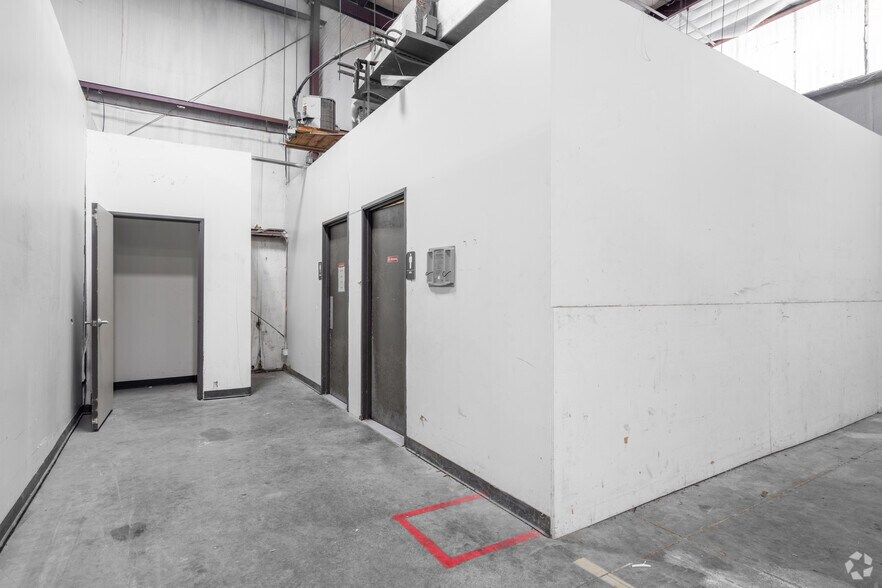 More Photos Of 6501 Goforth St, Houston Warehouse For Lease