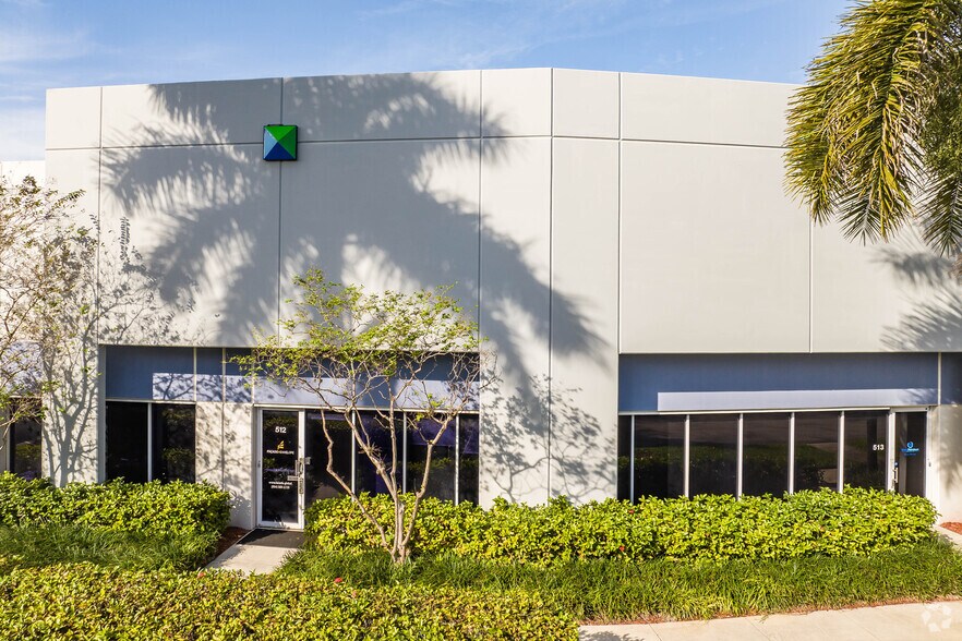 More Photos Of 4350 Oakes Rd, Davie Flex For Lease