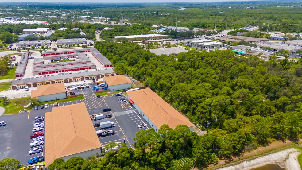 More Photos Of 1013 SE Holbrook Ct, Port Saint Lucie Warehouse For Sale