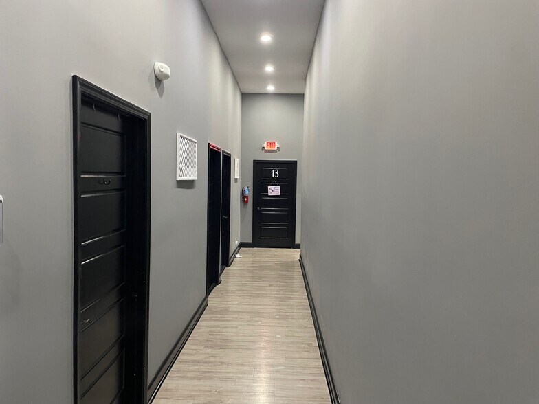 More Photos Of 840 Professional Park Dr, Clarksville Office For Lease