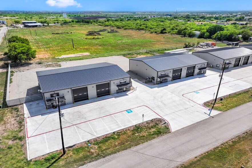 More Photos Of 2036 Seaborn Road Building 3 Suite A, Ponder Warehouse For Lease