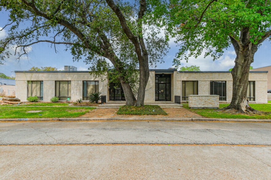 Primary Photo Of 8200 Westglen Dr, Houston Loft Creative Space For Lease