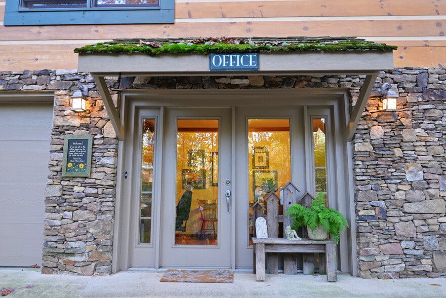 More Photos Of 867 Welcome Valley Rd, Benton Hotel For Sale