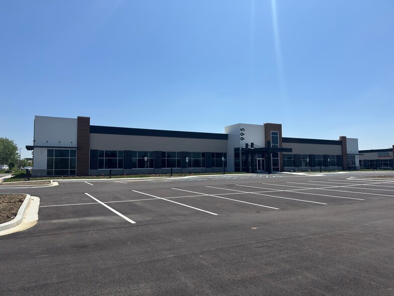More Photos Of 905 N Emerson Ave, Greenwood Medical For Lease