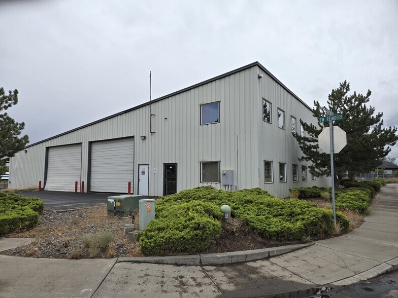 More Photos Of 2138 SW 2nd Ct, Redmond Distribution For Lease