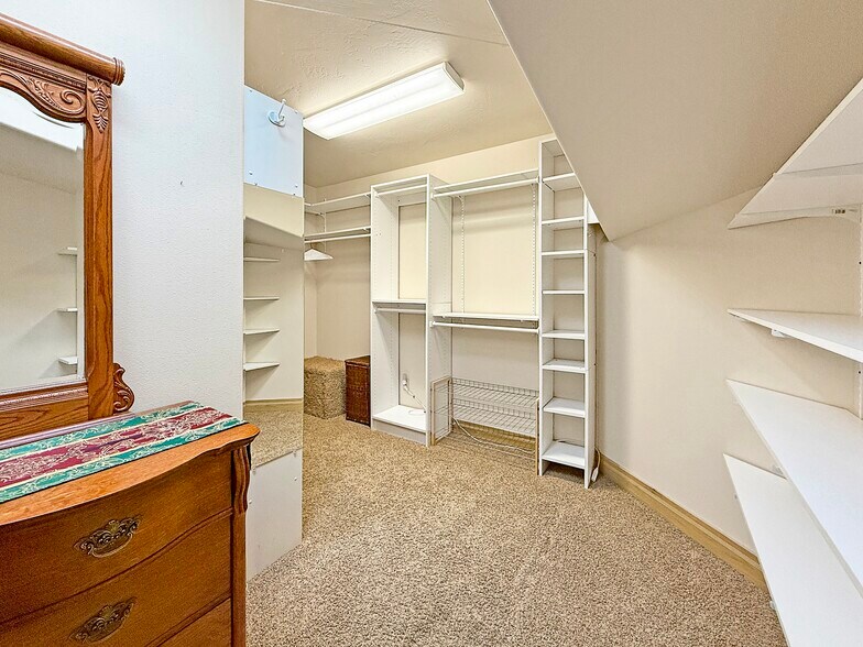 More Photos Of 63026 Powell Butte Hwy, Bend Airplane Hangar For Sale