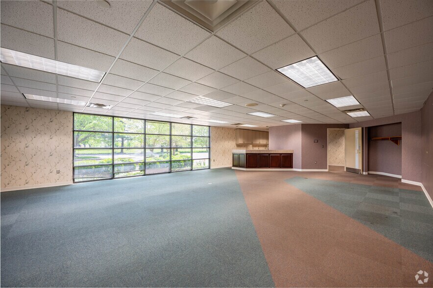 More Photos Of 940 N Marr Rd, Columbus Medical For Lease