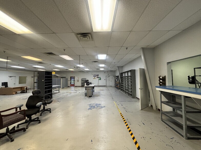 More Photos Of 1402 Hawthorne St, Bastrop Manufacturing For Lease