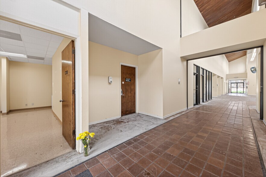 More Photos Of 25100 FM 2100 Rd, Huffman Bank For Lease