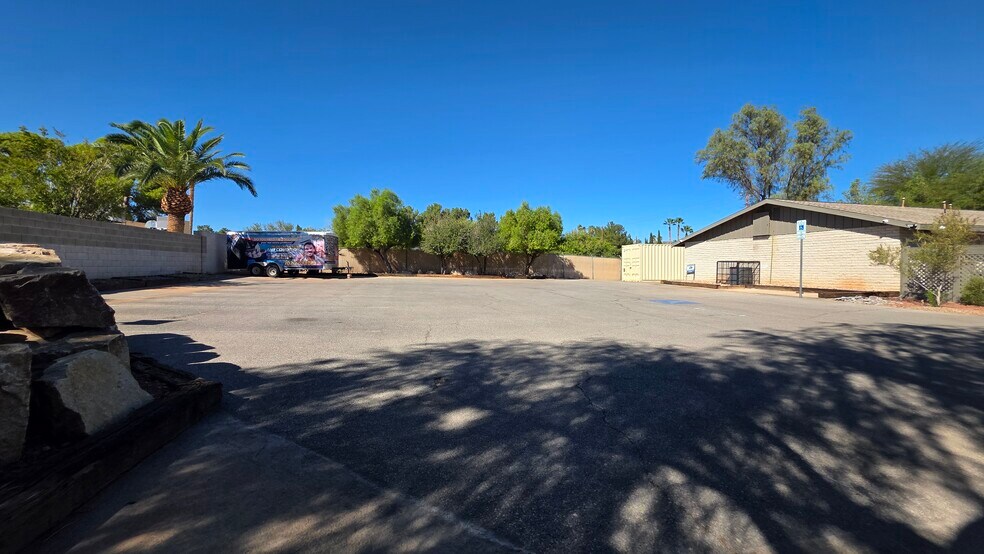 More Photos Of 3909 Vegas Dr, Las Vegas Office For Sale