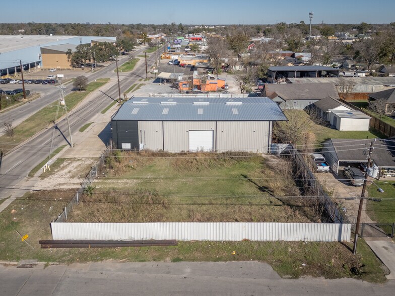 More Photos Of 7904 Irvington Blvd, Houston Warehouse For Sale