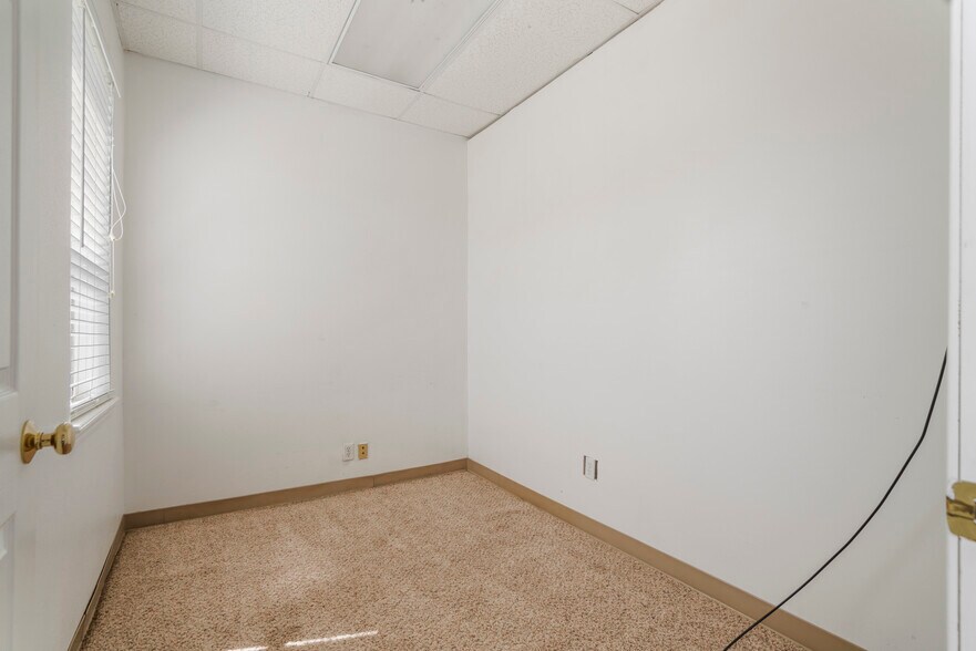 More Photos Of 26400 E 111th St S, Coweta Flex For Sale