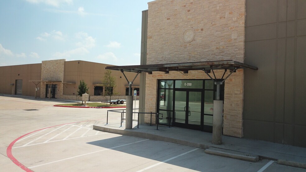 More Photos Of 190 N Bagdad Rd - Building E, Leander Warehouse For Lease