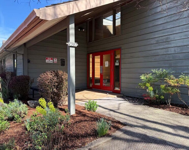 More Photos Of 2307 NE Flanders St, Portland Freestanding For Sale