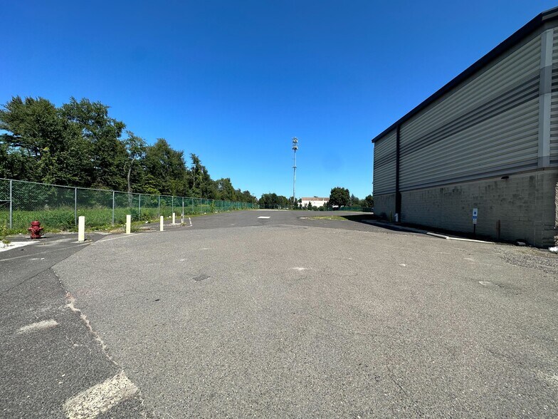 More Photos Of 1515 Burnt Mill Rd, Cherry Hill Distribution For Lease