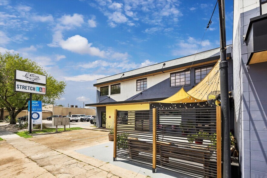 More Photos Of 629-633 W 19th St, Houston Office For Sale