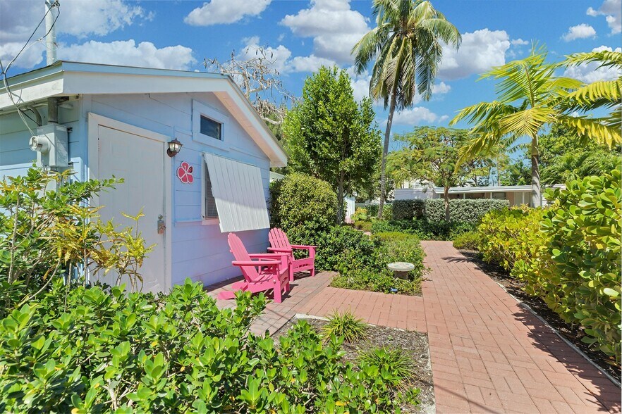 More Photos Of 243 61st St, Marathon Hotel For Sale