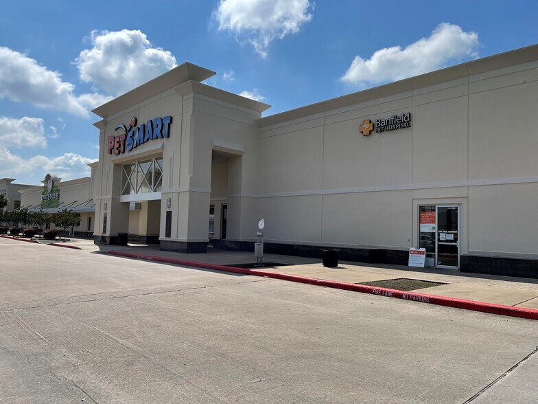 More Photos Of 1501-1549 W Bay Area Blvd, Webster Unknown For Lease