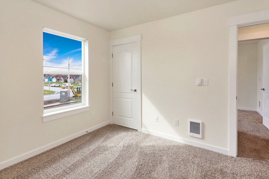 More Photos Of 412 Front St, Sumas Apartments For Sale