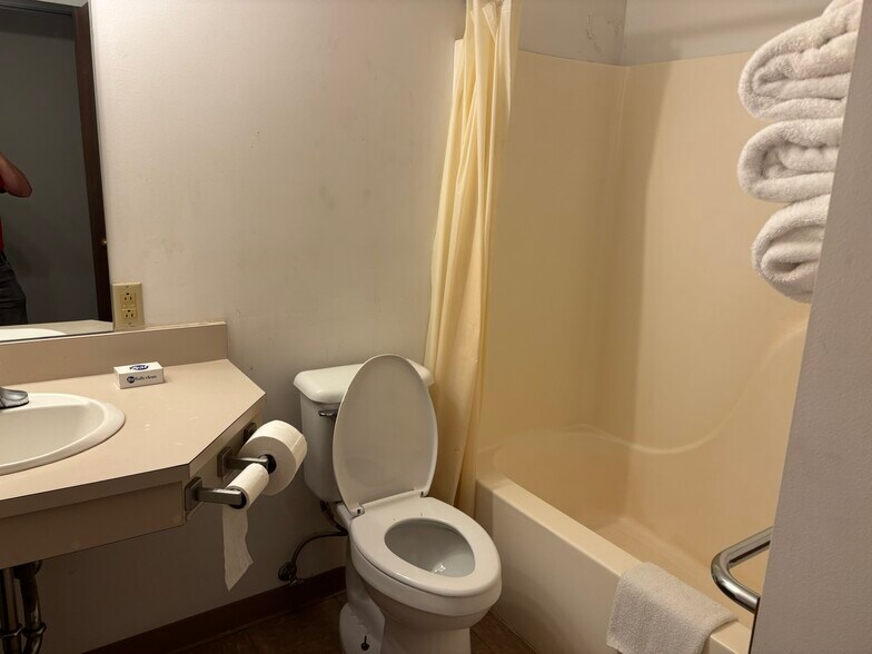 More Photos Of 95 Teletech Dr, Moundsville Hotel For Sale