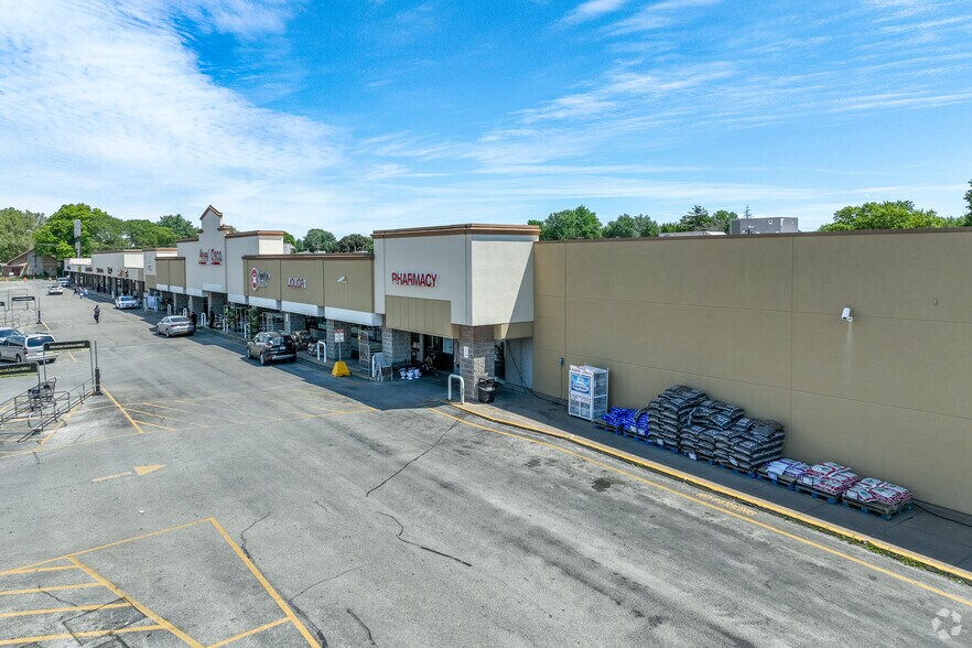More Photos Of 1994-2022 1st Street A, Moline Storefront For Lease