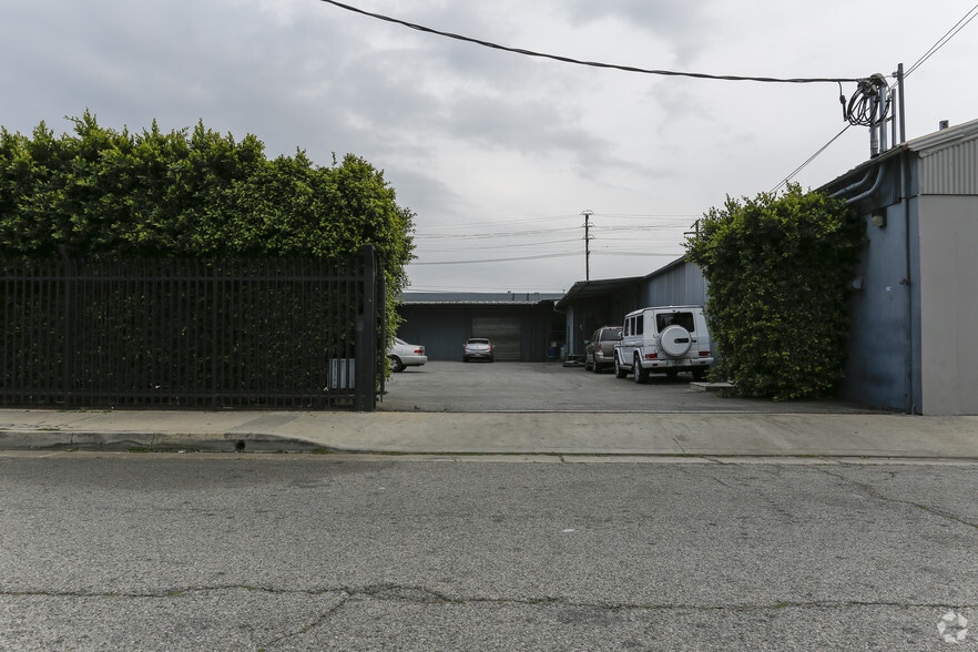More Photos Of 14844 Aetna St, Van Nuys Warehouse For Lease