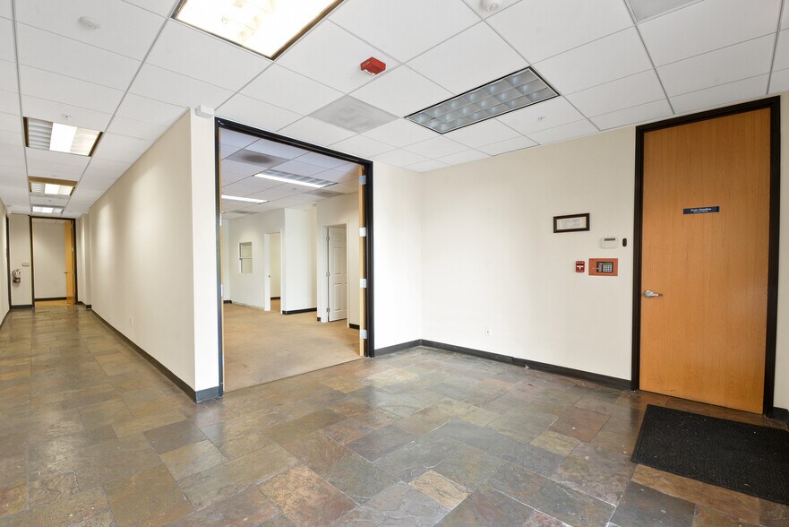 More Photos Of 5018 Chesebro Rd, Agoura Hills Medical For Sale