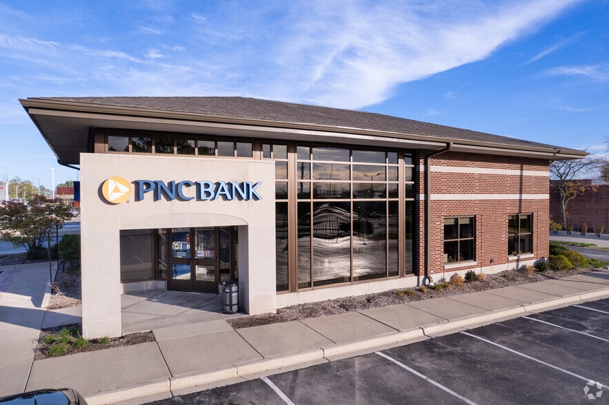 More Photos Of 401-499 Lake Cook Rd, Deerfield Storefront For Lease