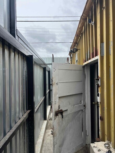 More Photos Of 3242 Fowler St, Los Angeles Warehouse For Lease
