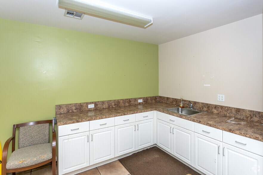 More Photos Of 940 E Valley Pky, Escondido Unknown For Lease