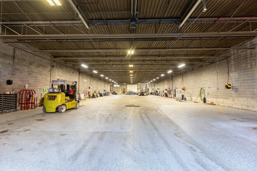 More Photos Of 929 Childs St, Wheaton Warehouse For Lease