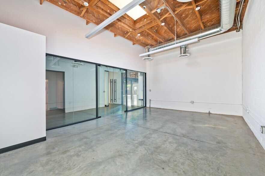 More Photos Of 4310-4312 W Jefferson Blvd, Los Angeles Loft Creative Space For Lease