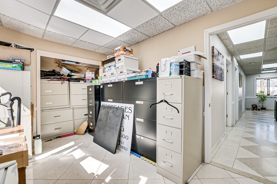 More Photos Of 894 Green St, Iselin Office For Lease