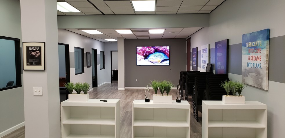 More Photos Of 14925-14945 Ventura Blvd, Sherman Oaks Office For Lease