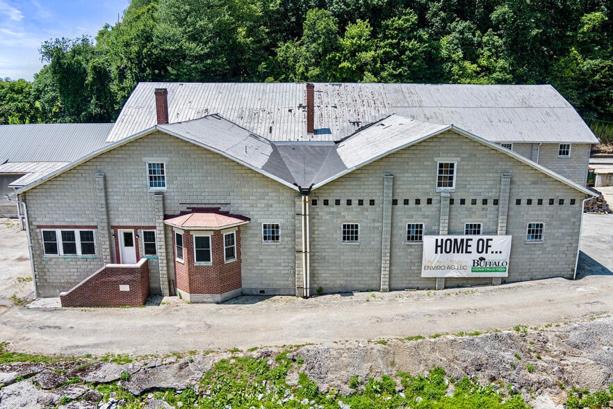 More Photos Of 8106 Intersection Rd, Glen Rock Warehouse For Lease