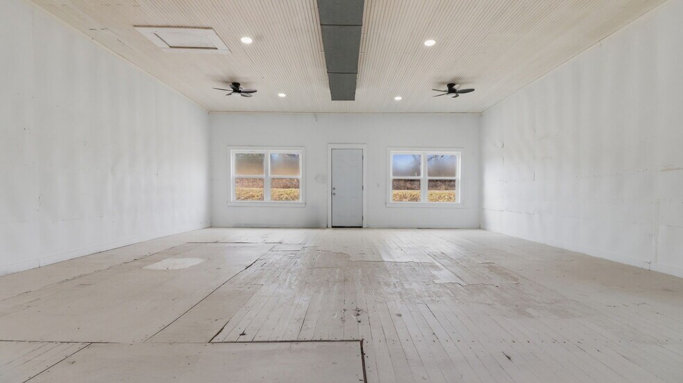 More Photos Of 3104 Tucker Hill Rd, Kinsale Warehouse For Sale