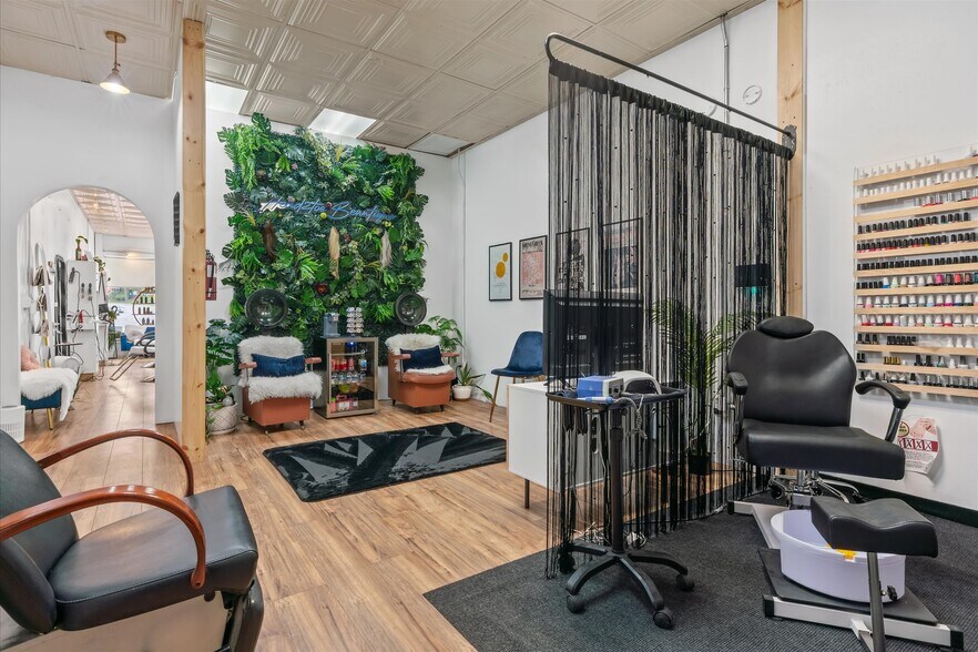 More Photos Of 453-463 S Thompson Ave, Excelsior Springs Storefront Retail Office For Sale