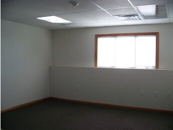 More Photos Of 625 Commerce Dr, Hudson Flex For Lease