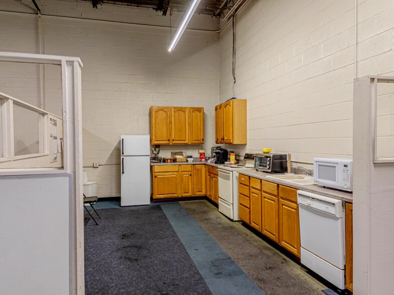 More Photos Of 9721 York Alpha Dr, North Royalton Manufacturing For Sale