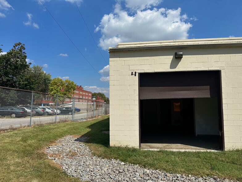 More Photos Of 610 W Church Ave, York Flex For Sale