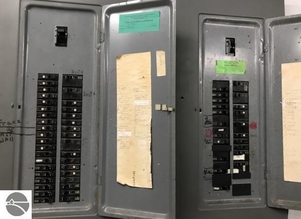 More Photos Of 10673 W Saint Charles Rd, Sumner Service Station For Sale