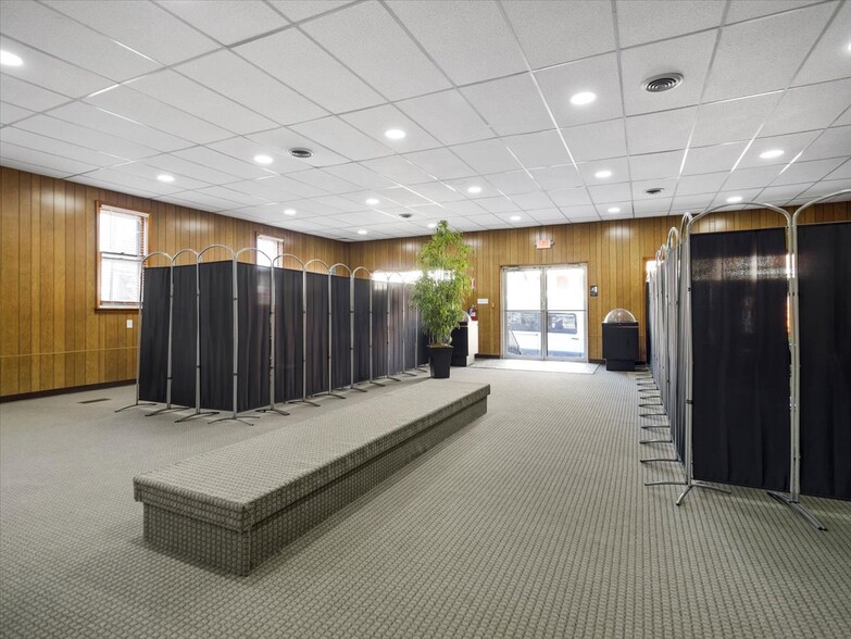 More Photos Of 128 W 3rd St, Waynesboro Freestanding For Sale