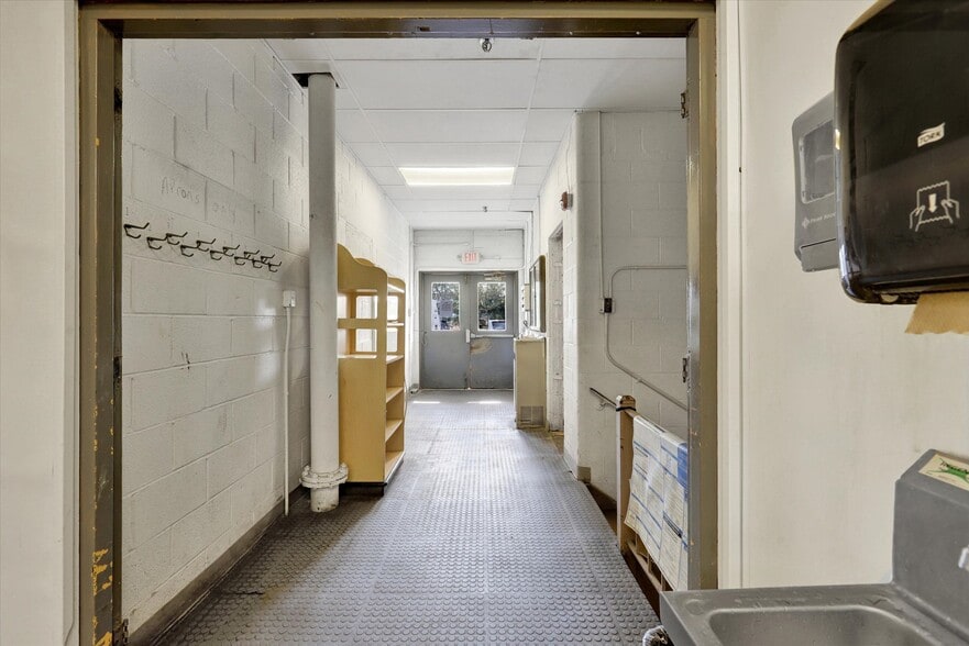 More Photos Of 457 E North St, Carlisle Flex For Sale