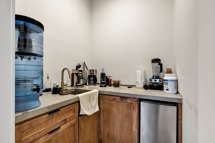 More Photos Of 1050 Whisperwood Trl NE, Cleveland Light Distribution For Sale