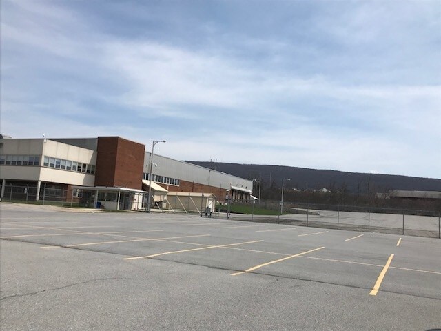 More Photos Of 3121 Pleasant Valley Blvd, Altoona Light Distribution For Lease