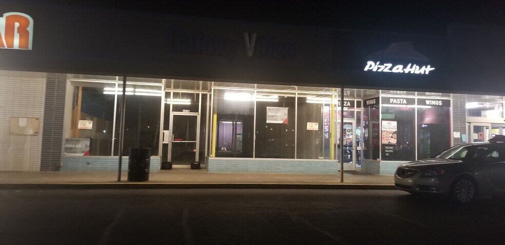 More Photos Of 423-507 Washington St, Ravenswood Storefront For Lease