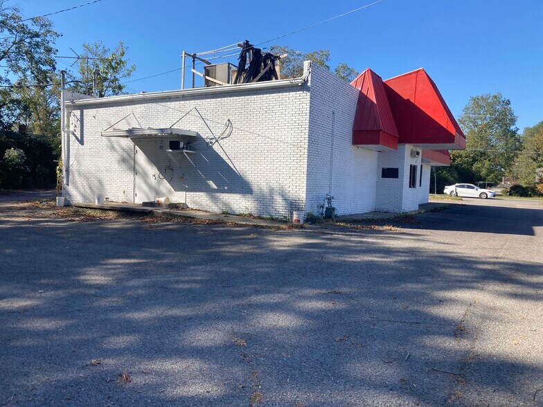 More Photos Of 310 N Main St, Saluda Restaurant For Sale