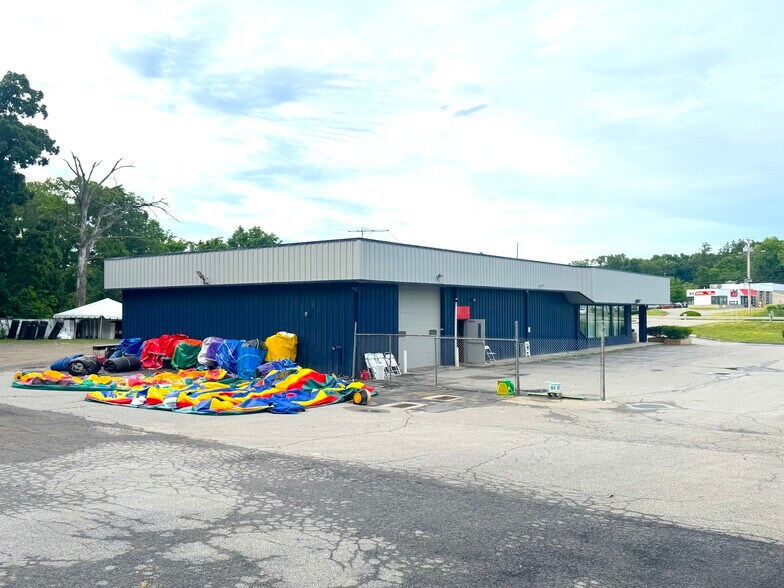 More Photos Of 1155 Route 9, Wappingers Falls Showroom For Sale