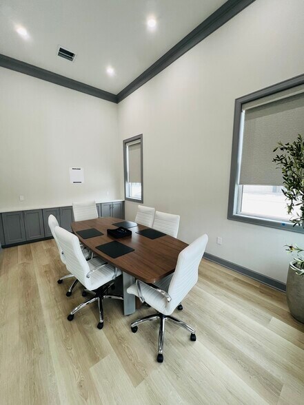 More Photos Of 1325 Main St, Katy Medical For Sale